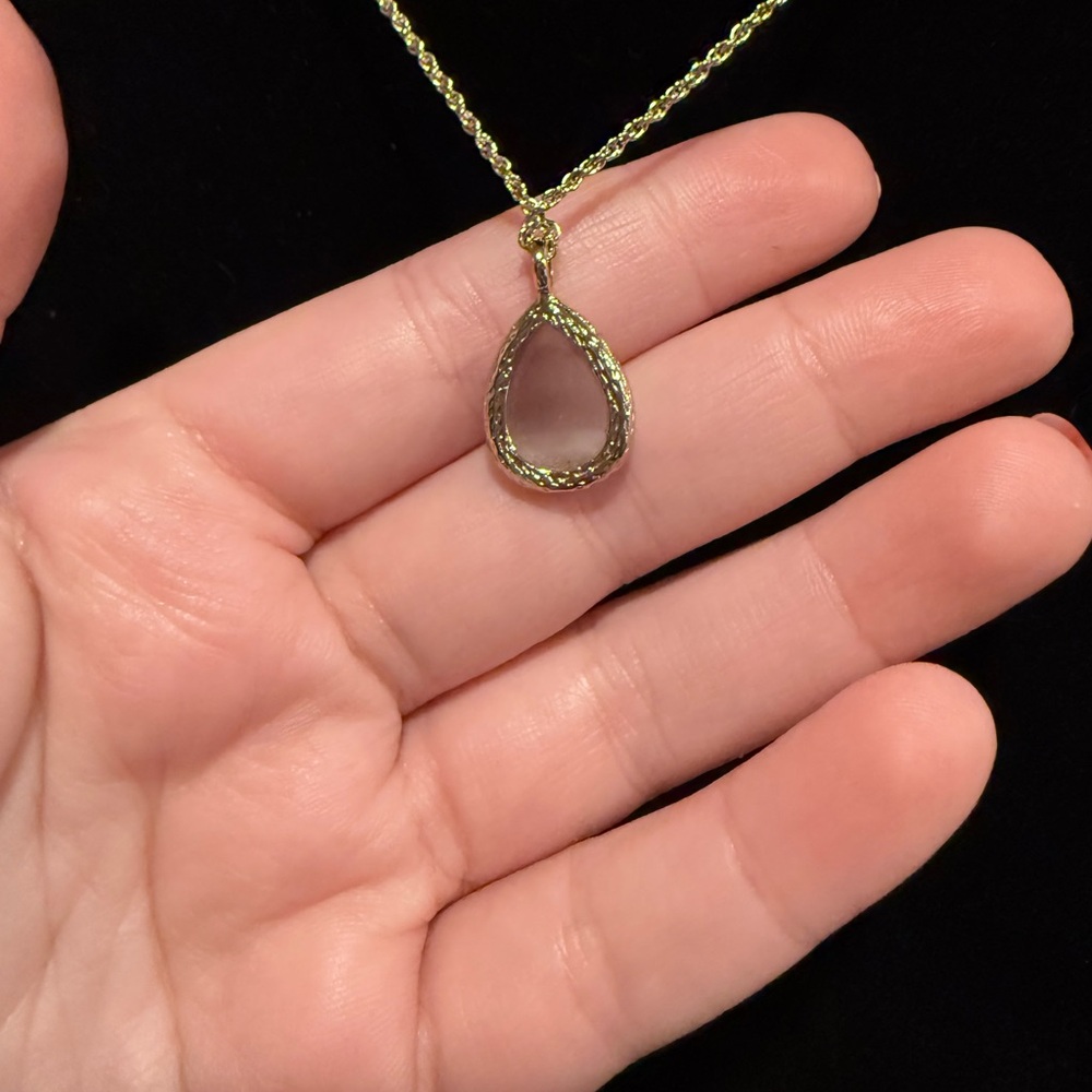 Kendra Scott Kiri Necklace in Gold Slate Cats Eye - Picture 6 of 6